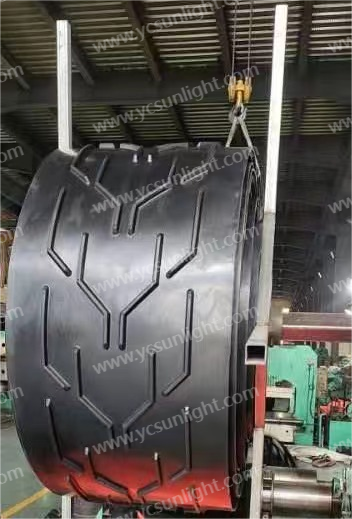C17 Chevron Conveyor Belt